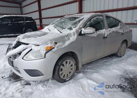 2016 Nissan Versa 1.6 S z USA, uszkodzony, nr VIN 3N1CN7AP1GL894433